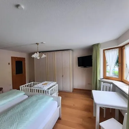 Meli's Gaestezimmer - - Wohnen Mit 2 Katzen Rohrdorf (Bavaria)