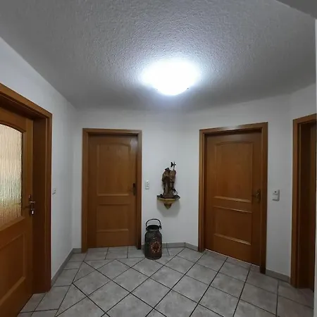 Meli's Gaestezimmer - - Wohnen Mit 2 Katzen Apartment Rohrdorf (Bavaria)